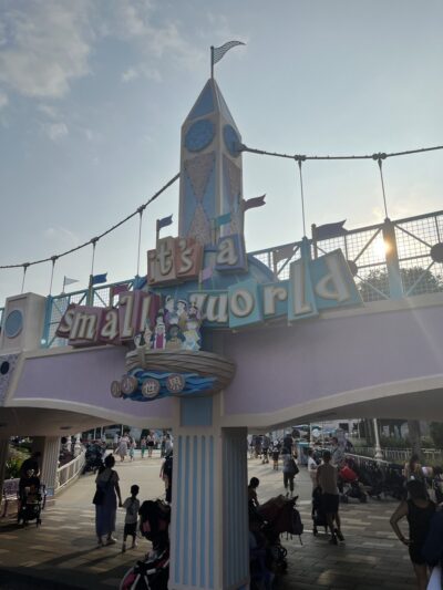 hong kong disneyland attraction and ride guide its a small world