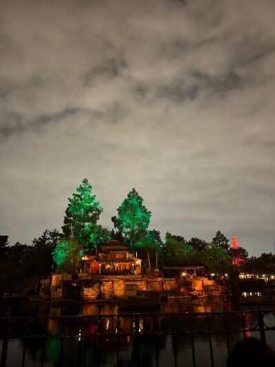 Disneyland itinerary with lightning lane fantasmic