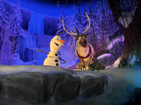 Hong Kong Disneyland Language Barrier frozen ever after
