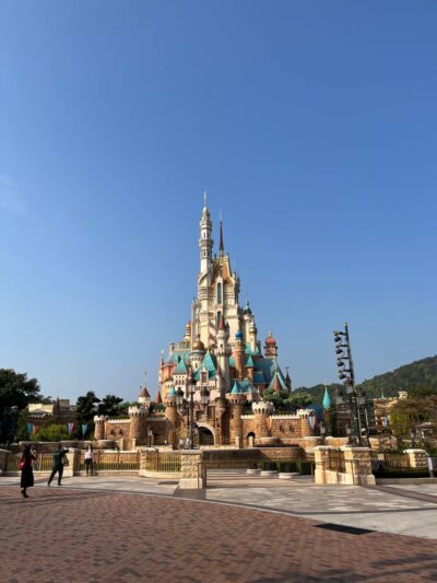 Early Park Entry Pass at Hong Kong Disneyland castle 