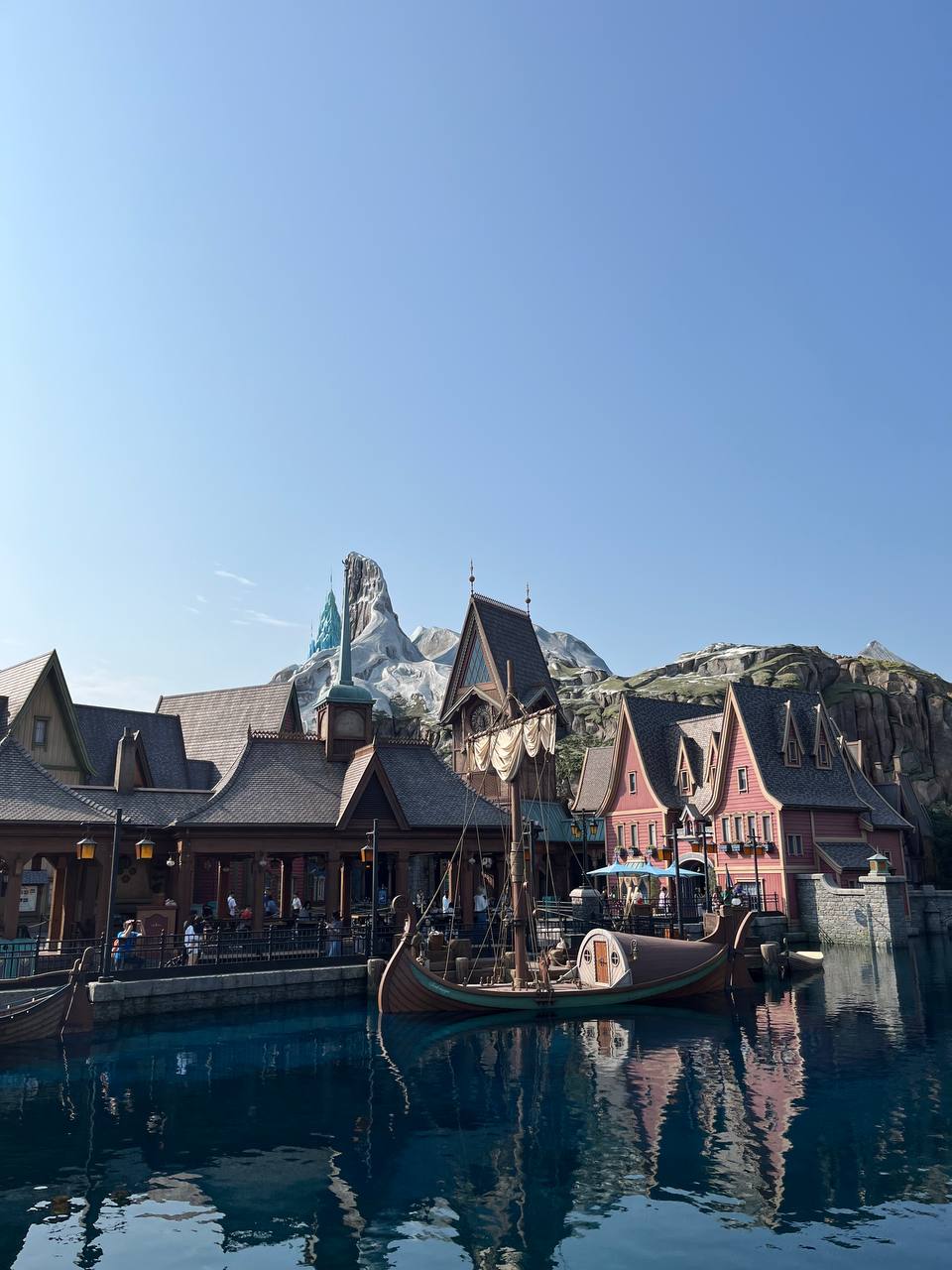 2-Day Hong Kong Disneyland itinerary world of frozen 