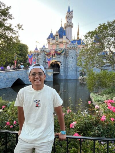 Disneyland Solo Travel Me
