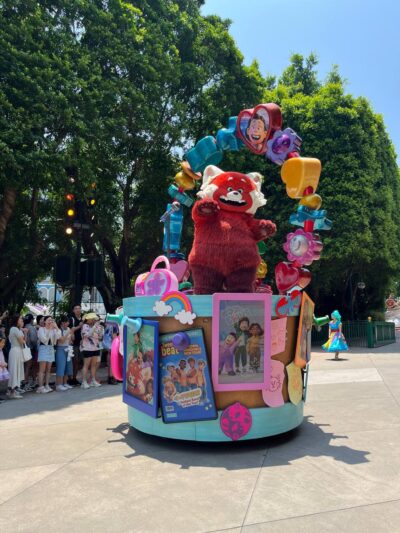 Hong Kong Disneyland 20th Anniversary turning red