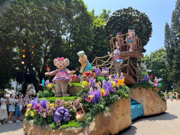 Duffy and Friends at Hong Kong Disneyland friendtastic