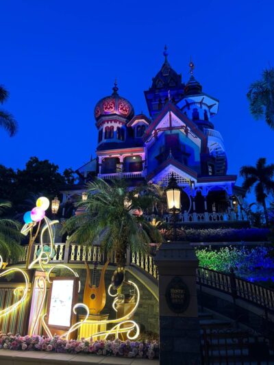 Hong Kong Disneyland for Adults manor