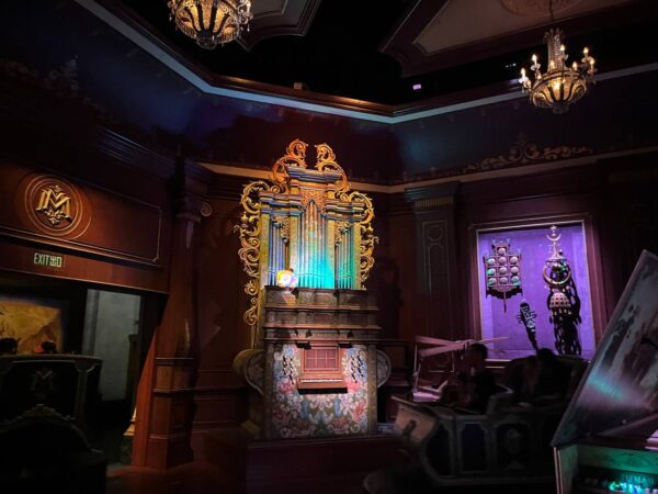 Hong Kong Disneyland On a Budget mystic