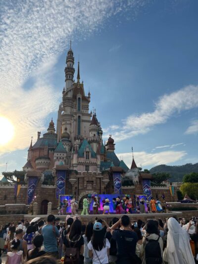 Hong Kong Disneyland Costs disney friends live
