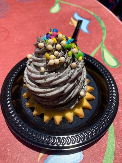 Mobile Order at Disneyland Guide red rose tavern