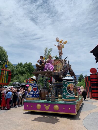 Shanghai Disneyland Tickets tangled float