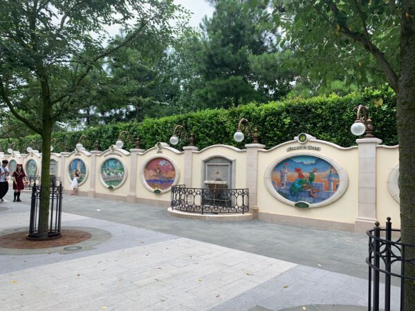 Shanghai Disneyland Tickets garden