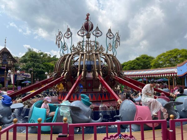 Hong Kong Disneyland Worth It uncrowded