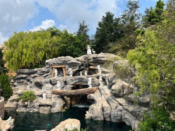 Hong Kong Disneyland Worth It cast 