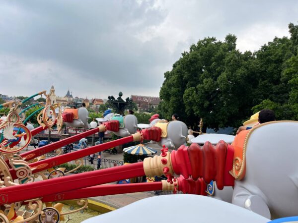 Shanghai Disneyland rides dumbo flight