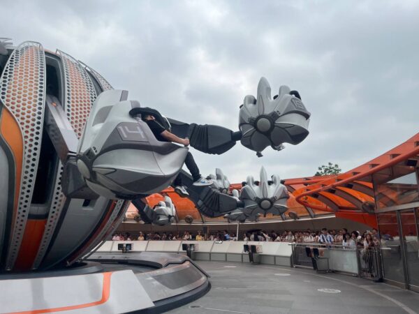 Shanghai Disneyland rides jet packs side view
