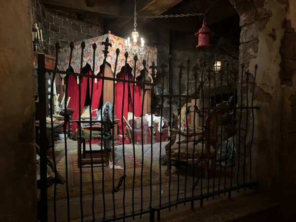 Shanghai Disneyland rides pirates queue