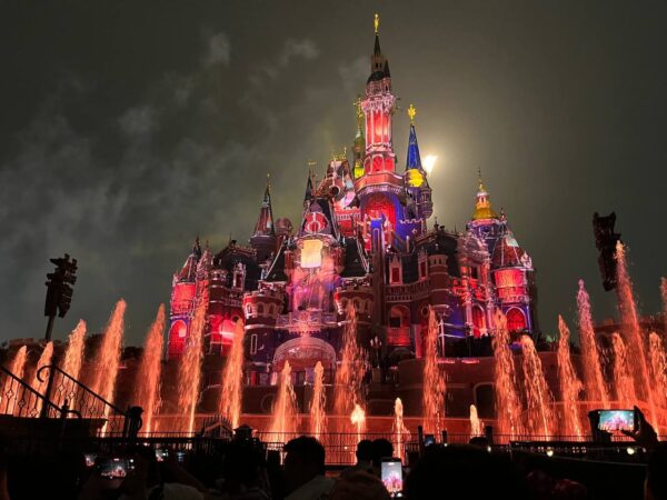 Shanghai Disneyland Attractions and Entertainment fountains