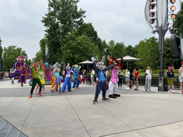 Shanghai Disneyland Worth It parade zootopia