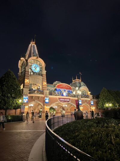 Shanghai Disneyland Worth It station
