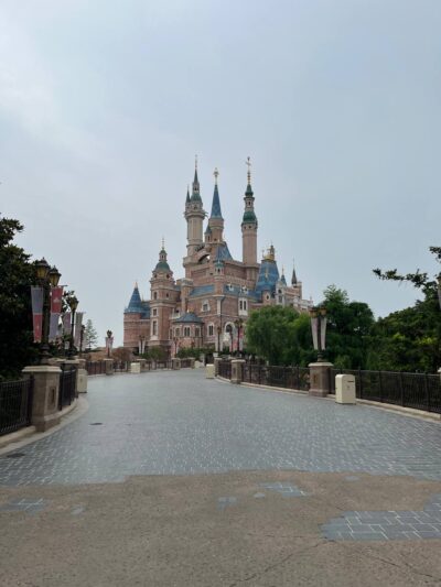 1-Day Shanghai Disneyland Itinerary empty park