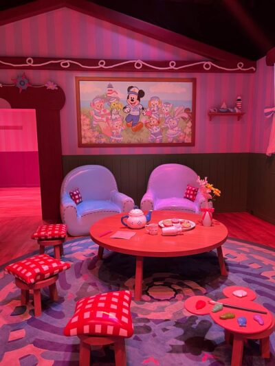 Duffy and Friends at Hong Kong Disneyland mickey