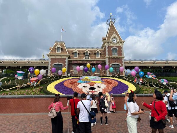 Duffy and Friends at Hong Kong Disneyland floral